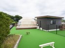 【パリ】プライベートスペースの専用ドッグランで、気兼ねなく遊ぶことができます♪
