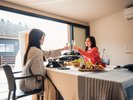 お食事は客室ドーム隣の専用プライベートダイニングにて気兼ねなくどうぞ