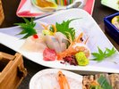 旬を映すお造り、四種の彩り
