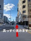 C 真っすぐ進みます