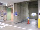 【バリアフリー対応 ハートフルパーキング】ホテル地下駐車場入口に最も近い場所にありスロープ状です。