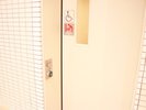 【バリアフリー対応 多目的トイレ】ホテル館内には2箇所の多目的トイレがあります。
