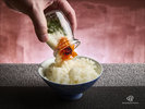 お醤油をかけてあつあつのご飯にのせてお召し上がりください。