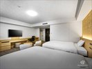 ツインルームのみ50インチの壁掛テレビをご用意しております。