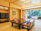 鴻朧館最上階 絶景の露天風呂付き客室 和室12帖