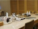 お部屋にはReFaのシャワーヘッドとドライヤーを設置