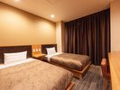 ツインルーム《16�u》ベッド幅100センチ×2台 無線・有線LAN ユニットバス 各種アメニティ 完備!