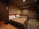 デラックスツインルーム《28�u》ベッド幅120センチ×2台 無線・有線LAN バストイレ別 完備!最大4名