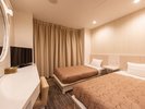 ツインルーム《16�u》ベッド幅100センチ×2台 無線・有線LAN ユニットバス 各種アメニティ 完備!