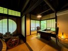 特別室のお客様は囲炉裏を利用した夕食をお楽しみいただけます