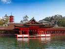 【宮島 嚴島神社】宮島・厳島神社へは電車/路面電車(フェリー含む)で約65分。