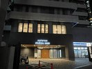 当館ホテルの入口となります。1Fにコンビニエンスストアございます!
