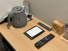 客室内テーブルの様子です。電気ケトルもございます!
