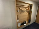 客室内の様子になります。ハンガーや、スリッパもございます!