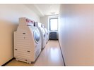 2階にコインランドリーもございます!洗剤は自動で投入されます。