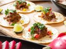 南国の美食が揃うアラカルトメニューが味わえる