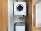洗濯機・乾燥機は全室に完備で長期宿泊も可能