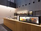 【カフェ&バー】レセプション横のカフェ&バーでは軽食やドリンクを販売しております。