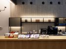 【カフェ&バー】レセプション横のカフェ&バーでは軽食やドリンクを販売しております。