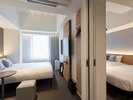【コネクトルーム(3ベッド)】往来可能な客室となっております。ご家族や小グループでのご利用に最適です。