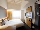 【コンフォートツイン】全室角部屋に位置するシンプルでゆったりとしたツインルーム。