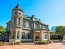 【周辺観光/旧福岡県公会堂貴賓館】天神中央公園内にある国指定重要文化財のレトロ建築/写真提供:福岡市