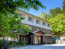【外観】蔵王の緑に包まれる、癒しの温泉宿