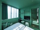 Connecting Room A�i�O���[���j