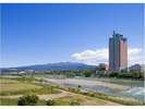 利根川から望む赤城山と群馬県庁