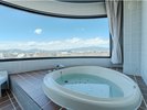 赤城山と前橋の街並みを望む ビューバス(スイートルーム)