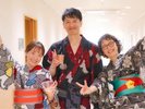 浴衣を着て花火鑑賞