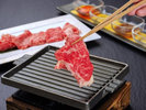 今年は熊野牛焼きシャブをご用意。 『サッと』と焼いて5種類の特製ソースでお召し上がりください。