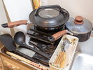 フライパン・鍋・調理器具・食器類をご用意しております。