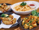 島ならではの郷土料理、沖縄料理を楽しもう。(イメージ)
