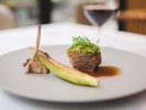 香草パン粉を付けた、仔羊ロース肉のロースト(2022夏メニュー)