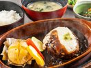 【ディナーメニュー】とろーりモッツァレラの煮込みハンバーグ定食