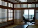 【オーシャンビュー◆和室10畳】都会の喧騒から離れ、ただただ海を楽しむひとときを。