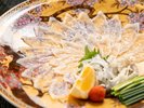 【天然とらふぐ刺し】鐘崎漁港直送。歯ごたえ、味わいも格別。薄く引いた身も美しい。