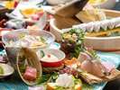 【基本会席−刺身盛りイメージ】旬魚の刺し盛りは、お一人様1つずつご提供いたします。