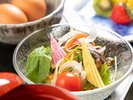 【ご朝食】地元の契約農家から有機肥料栽培野菜を仕入れています。