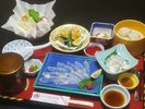 【とらふく御膳】ふく刺し・ふくの唐揚げ・ふくちり…ふく料理では欠かせないお料理を御膳として凝縮。