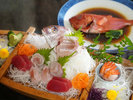 【舟盛と金目鯛】銚子港直送の鮮魚を使った舟盛と銚子名物・金目鯛の煮付け