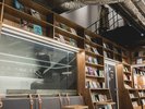 旅行者の皆様にとって情報の収集ツールに、さまざまなジャンルの本を取り揃えています。