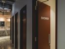 5F【共用】シャワー:24時間利用可 / 男女共用×5カ所・女性専用×2カ所ご用意しております。
