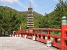 (喜撰橋)ホテルすぐそばの朱色のアーチ型の橋です。渡ると十三重の石塔が建っております※画像はイメージ