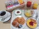 【ご朝食一例】(有料)パン食での洋定食:コーヒー、ジュースはフリードリンクでご用意しております♪
