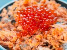 サーモンといくらの土鍋ご飯