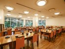 【レストラン「せと」】木目を基調とした落ち着いた雰囲気のレストラン。