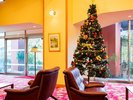 ロビー 12月はクリスマスツリーが登場