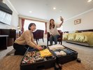 お部屋は最大90u!スーツケースを広げて広々使える/例